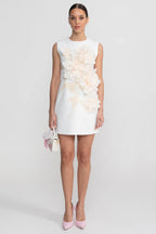 Vestido Curto Alfaiataria com Aplicações Florais em 3D – Exclusividade e Arte