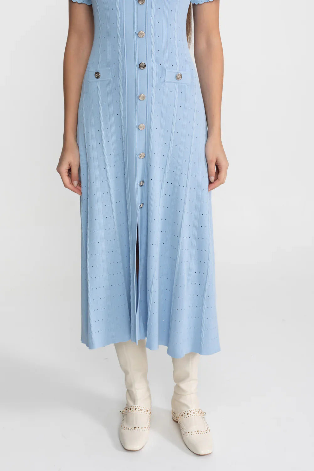 Vestido Azul Serenity em Tricô Vazado com Acabamento em Babados